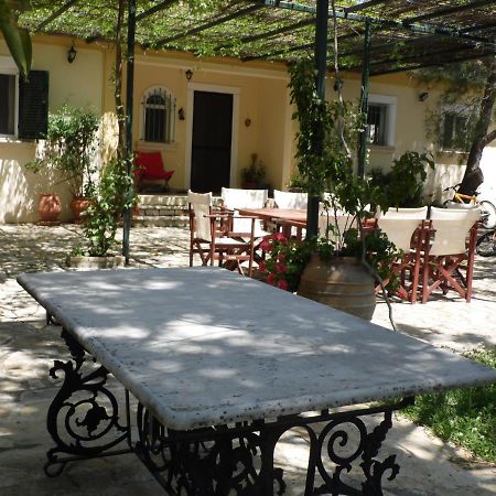 Theni Olive Grove Villa Kato Yerakarion Ngoại thất bức ảnh